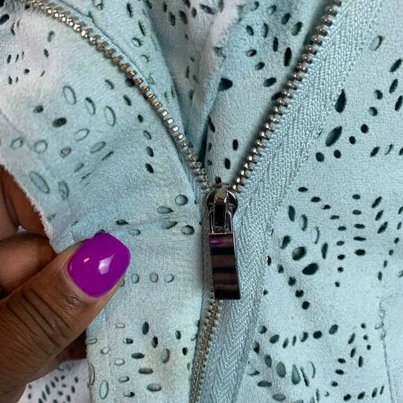 🟣🟣🟣 CHICOS Womens Size 1 Petite Blue Floral Padded Shoulder Zip-Up Sweater - Picture 5 of 9